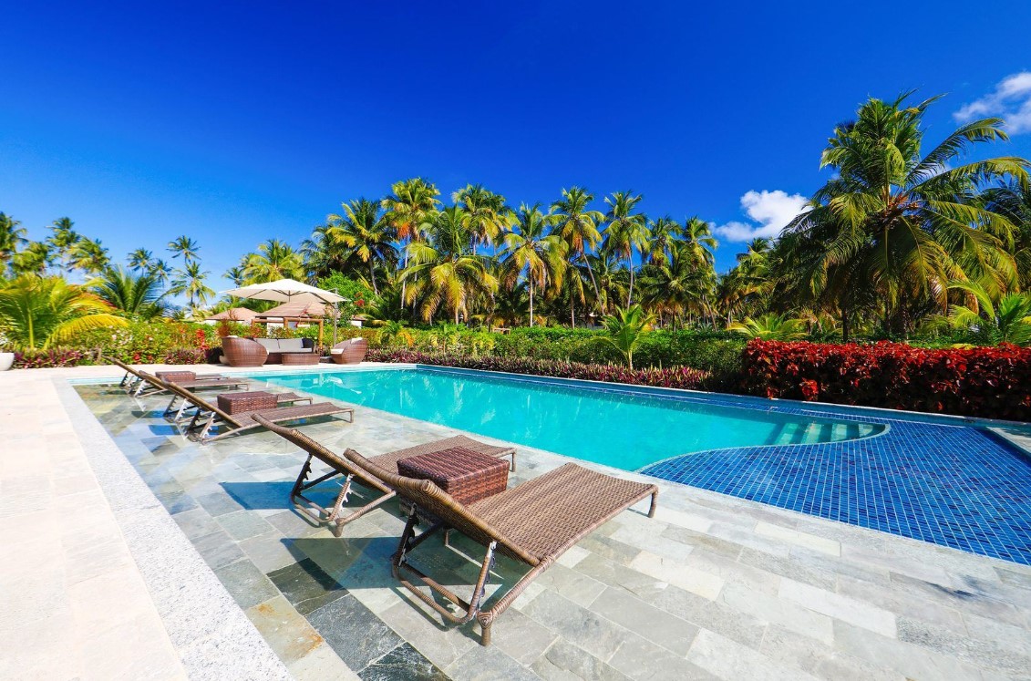 Piscina e área de lazer